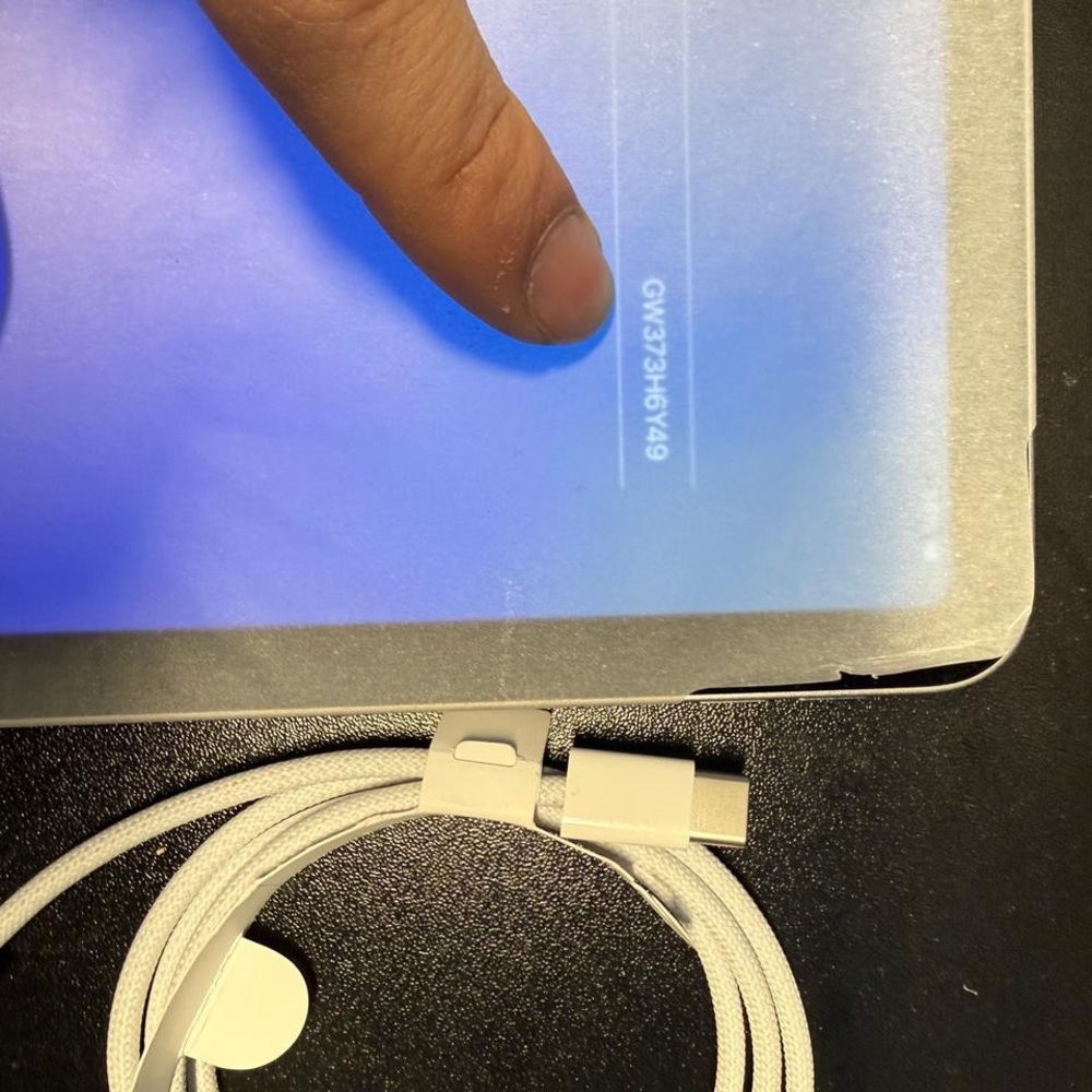 Air 11 inch 512gb m3 WiFi - Picture 3 of 3